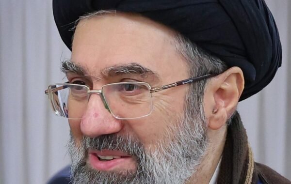 مجتبیٰ خامنہ ای کا اپنے والد کی موت کا بدلہ لینے کا عہد: ’یہ قوم کا مطالبہ ہے اور اسے ضرور پورا ہونا چاہیے‘