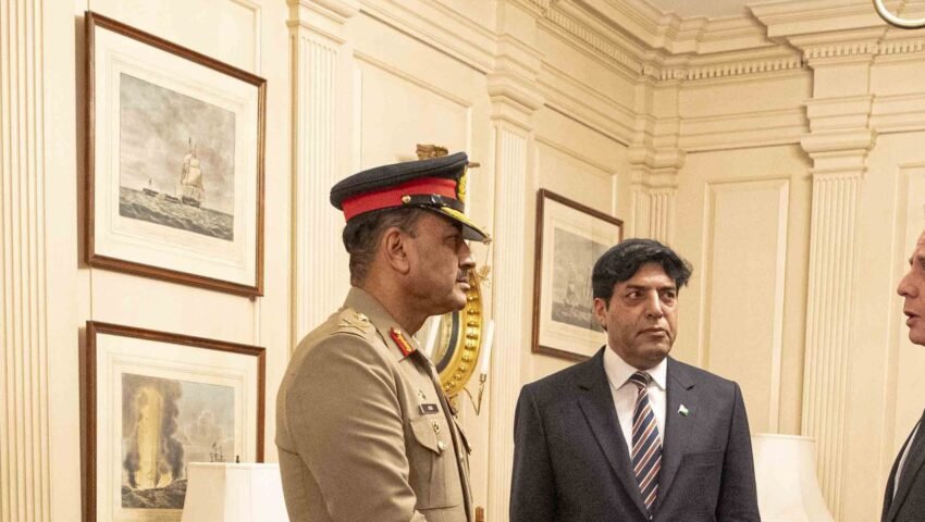 فیلڈ مارشل عاصم منیر امریکی محکمہ خارجہ میں ملاقات کے دوران۔