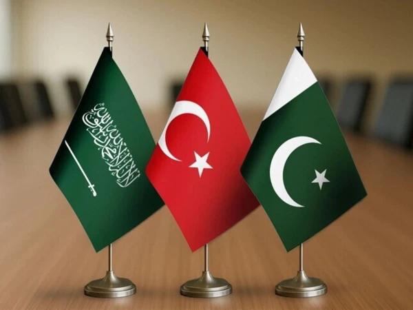 پاکستان، سعودی عرب اور ترکیہ کے دفاعی معاہدے کا پہلا اجلاس آج استنبول میں، فیلڈ مارشل عاصم منیر اور اسحاق ڈار پہنچ گئے