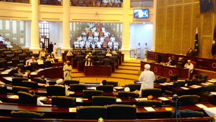 خیبر پختونخوا اسمبلی کا ایوان — ایمرجنسی کی منظوری پر آج پارلیمنٹ میں ووٹنگ