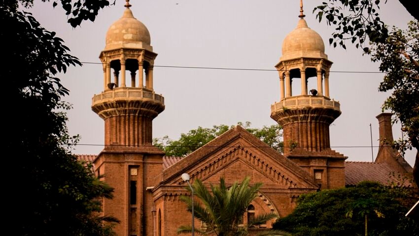لاہور ہائی کورٹ کی عمارت — فائل فوٹو