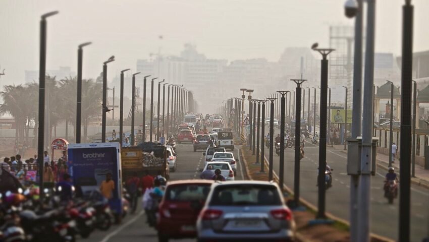 وشاکھاپٹنم میں خلیج بنگال کے کنارے ساحلی سڑک