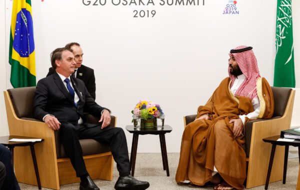 لائیو محمد بن سلمان بنکروں والے محلات میں منتقل — حوثی میزائل حملوں کے بعد سعودی ولی عہد کی سیکیورٹی سخت، وال اسٹریٹ جرنل کا انکشاف