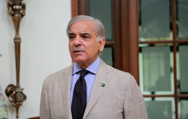 حکومت کی دعوت، اپوزیشن کی شرط: “بغیر شرائط” مذاکرات کا مطالبہ اور تعطل کا حساب