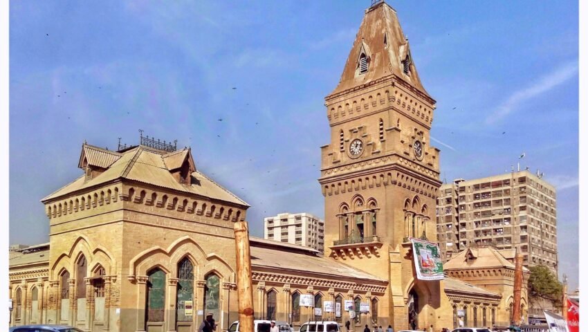کراچی کی ایمپریس مارکیٹ کی تاریخی عمارت — ہفتہ وار مہنگائی کی شرح 11.97 فیصد تک پہنچ گئی