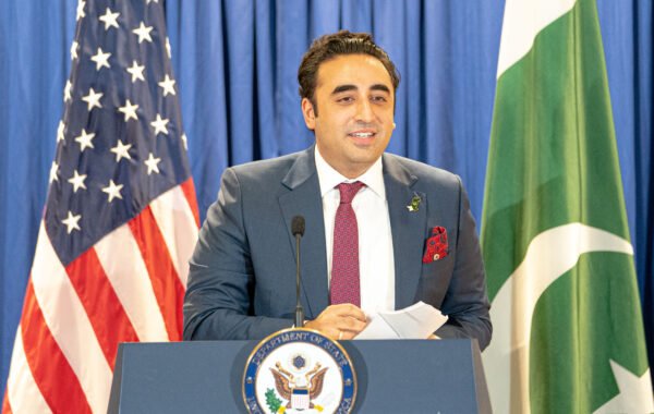 جوڈیشل کمیشن میں بلاول اور رانا ثنا اللہ: ججوں کی تقرری کا کھیل اب پارلیمنٹ کے کورٹ میں