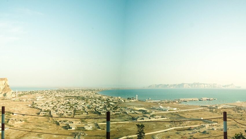 گوادر شہر اور بندرگاہ کا منظر — فائل تصویر