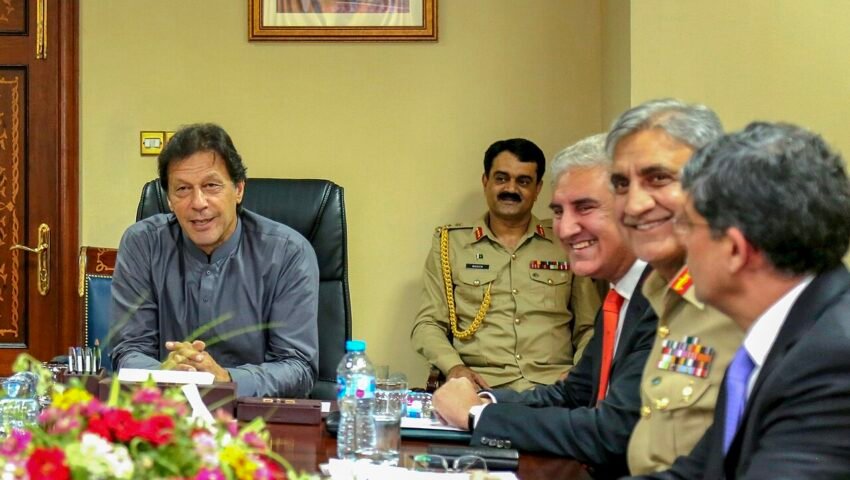 سابق وزیر اعظم عمران خان 2018 میں اسلام آباد میں ایک سرکاری ملاقات کے دوران