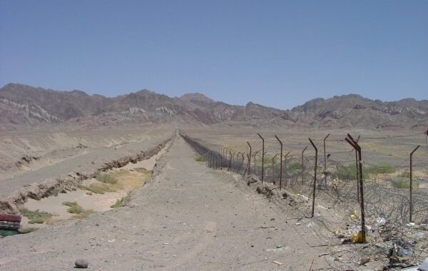 لائیو پاکستان نے ایران سے تجارت معطل کر دی — تفتان اور گبد رمڈان سرحدی گزرگاہیں عارضی طور پر بند