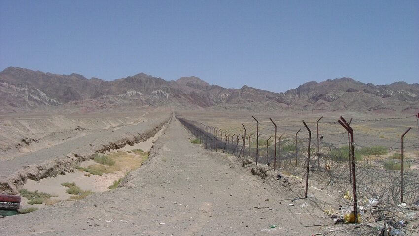 پاکستان ایران سرحد پر باڑ — گبد رمڈان اور تفتان کے راستے تجارت معطل
