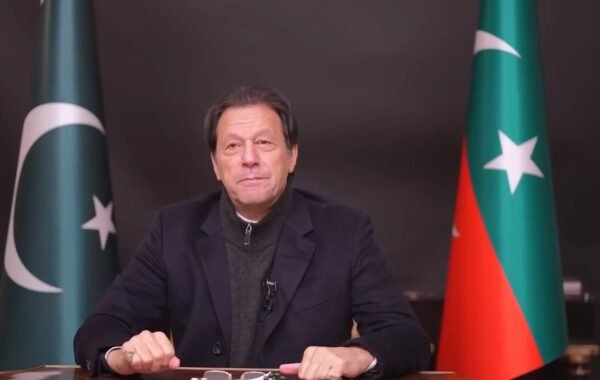 لائیو عمران خان کی رہائی کے لیے پی ٹی آئی کا لانگ مارچ اسلام آباد کی طرف بڑھنے لگا